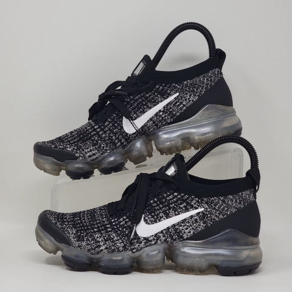 Nike Air VaporMax Flyknit 3 Womens Size 7 Athletic Shoes Sneakers AJ6910-001 - Picture 2 of 10